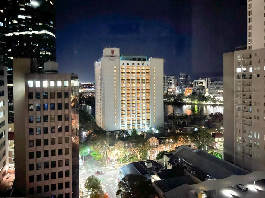 Amazing 2 Bedroom In Cbd! Brisbane Kültér fotó